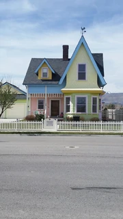 Gallery-1490112508-colorful-house-from-up-recreation-utah